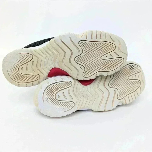 Air Jordan Future Low (BG) Big Kid's Shoes - 5.5 - Picture 4 of 10